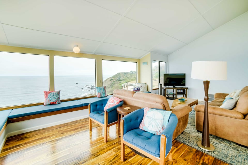 'Rahus Ocean Refuge' with Manchester Coast Views! House in Mendocino County