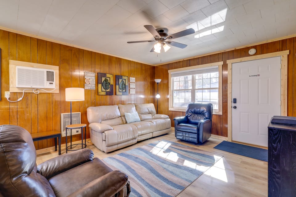 Pet-Friendly Cabin with Designated Boat Slip! House in Greers Ferry Lake