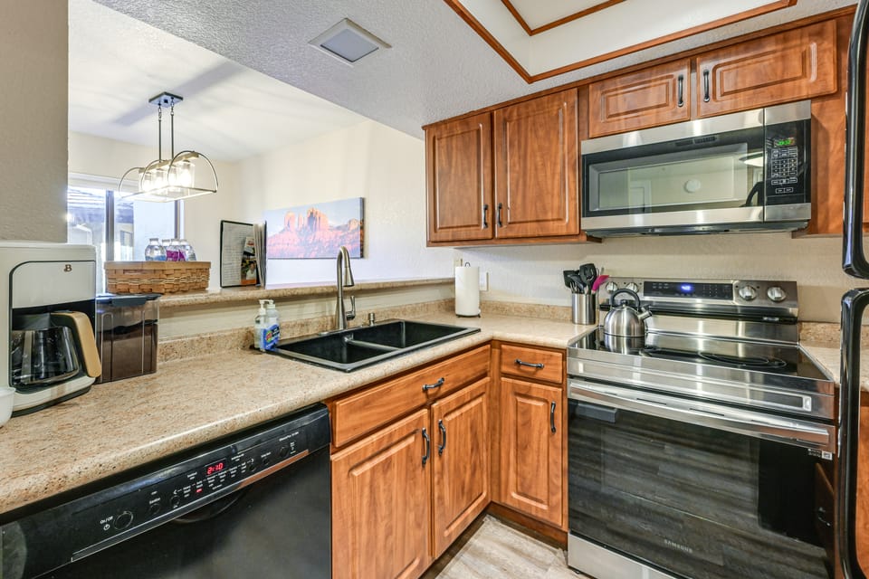 Mtn Views + Hot Tub Access: Sedona Golf Retreat! Apartment in Village of Oak Creek