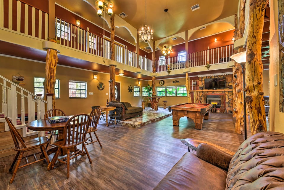 Spacious Conroe Home w/ Foosball & Pool Table! House in Texas