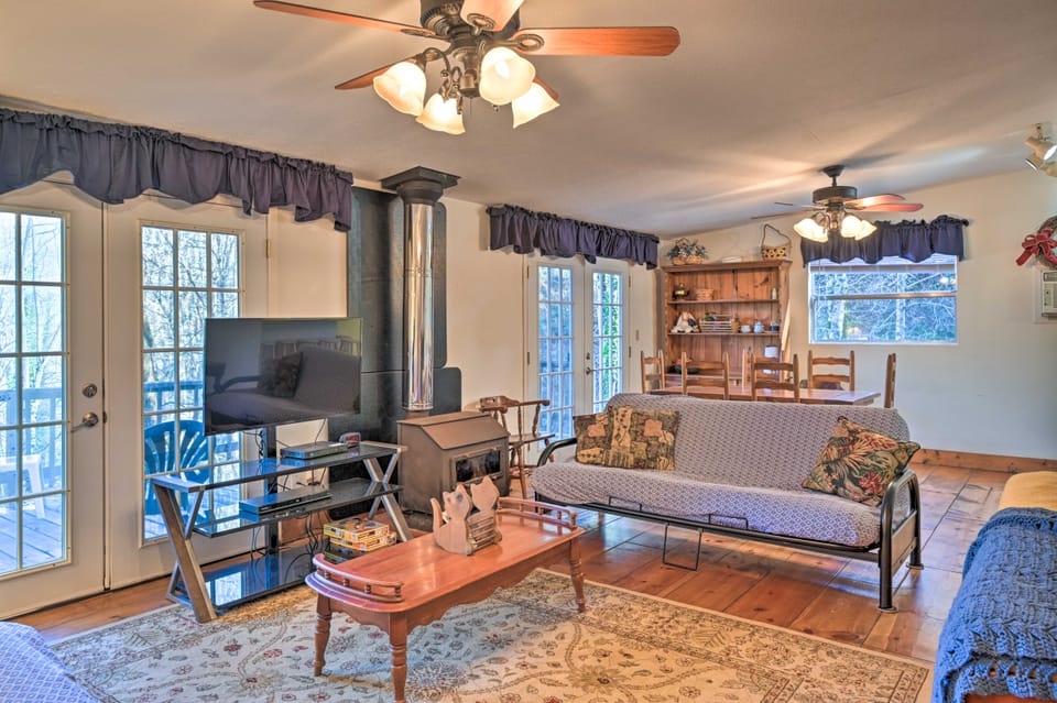 Secluded Bryson City Home w/ Deck, Steps to Creek! Cottage in Tennessee