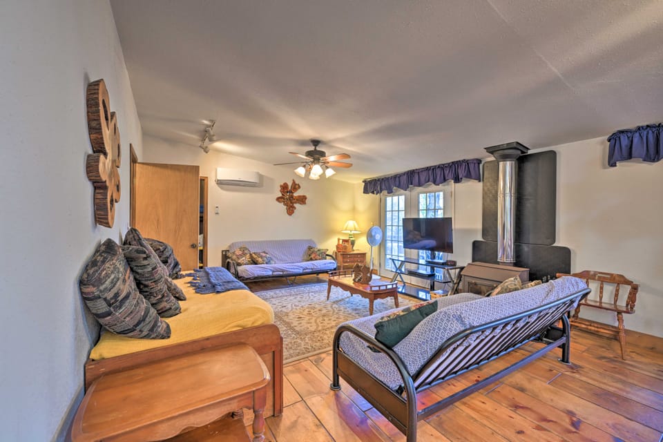Secluded Bryson City Home w/ Deck, Steps to Creek! Cottage in Tennessee