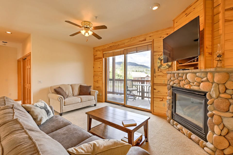 7 Mi to National Park: Grand Lake Condo w/ Deck! Apartment in Grand Lake