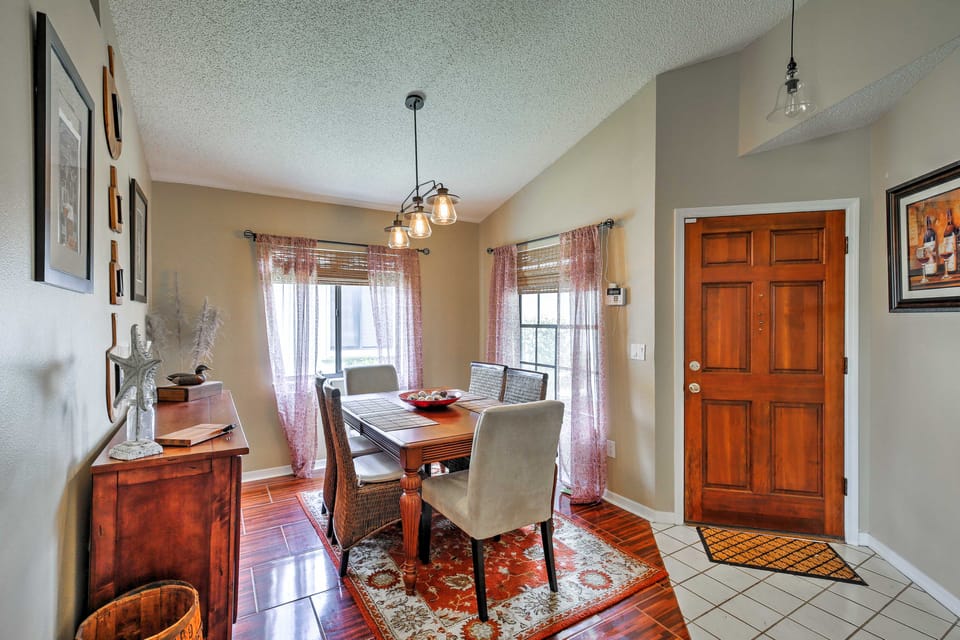 Lakefront Brandon Home w/ Patio & Screened Lanai! House in Brandon