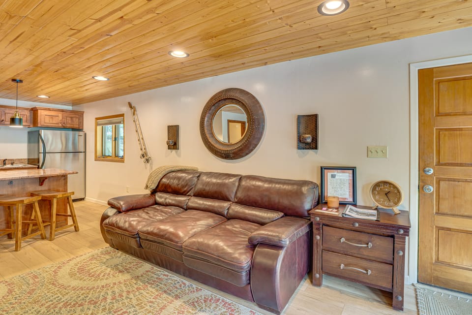 Hot Tub Access: Studio 2 Mi to Taos Ski Resort Apartment in Taos Ski Valley