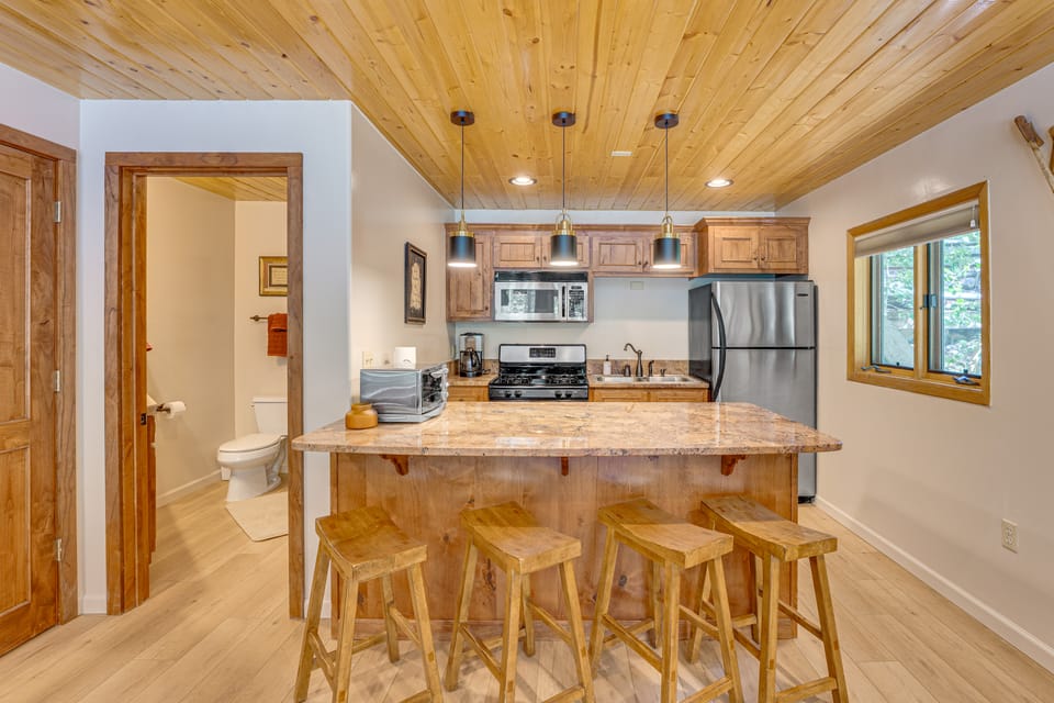 Hot Tub Access: Studio 2 Mi to Taos Ski Resort Apartment in Taos Ski Valley