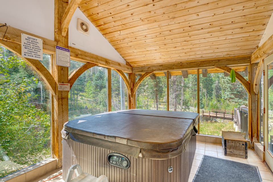 Hot Tub Access: Studio 2 Mi to Taos Ski Resort Apartment in Taos Ski Valley