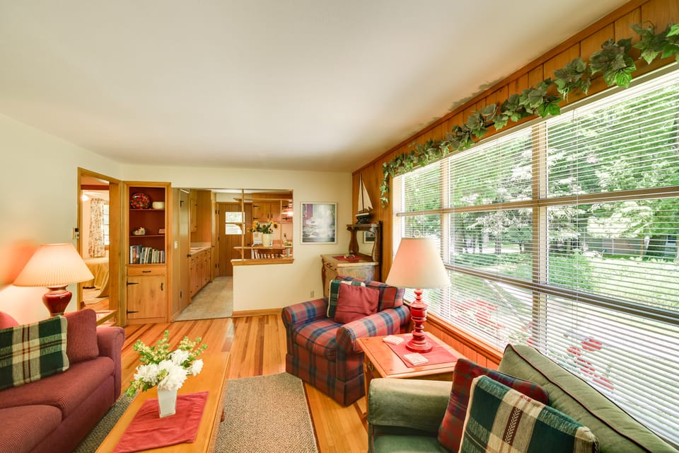 Ephraim Vacation Rental - 3 Mi to Fish Creek Beach Cottage in Ephraim