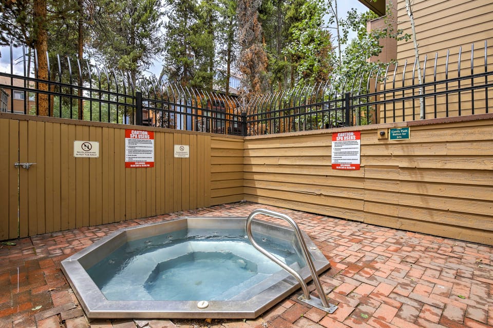 Walk to Chair Lift: Mtn-View Breckenridge Condo Apartment in Breckenridge