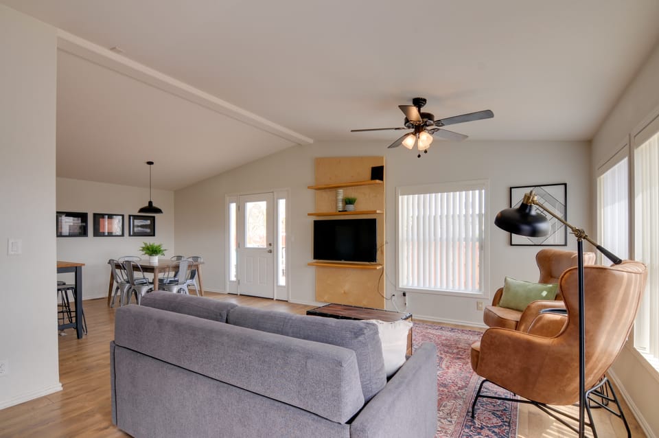 Utah Retreat - Hot Tub, Deck & Near National Parks House in Escalante