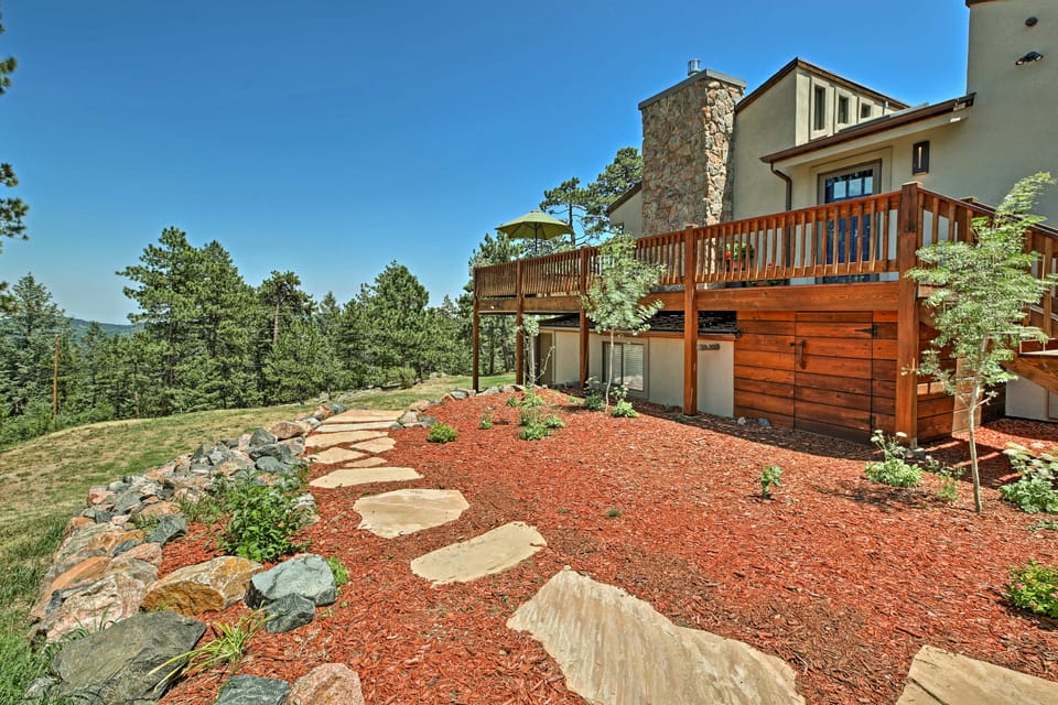 12 Mi to Red Rocks: Morrison Home w/ Deck House in Colorado