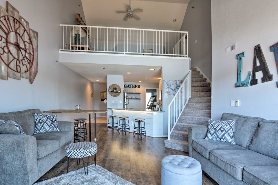 Fun w/ Family! Lake of the Ozarks Condo w/ Pool Apartment in Osage Beach