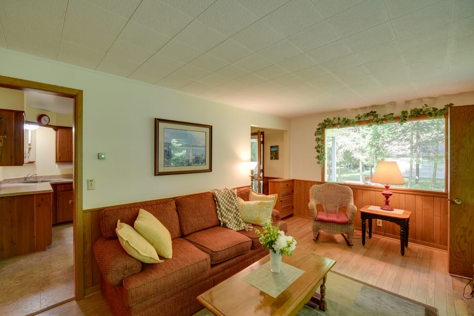 'Cherry Cottage' - Walk to Peninsula State Park! Cottage in Ephraim