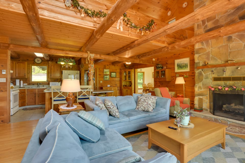 Peaceful Bedford Escape: Deck & Stunning Views! House in Pennsylvania