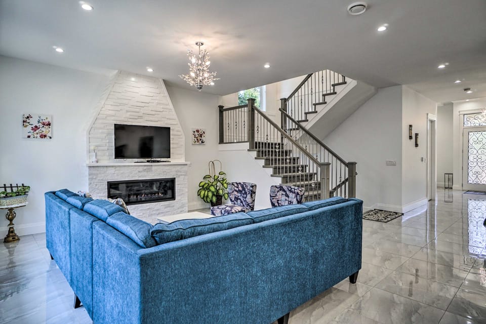 Luxury Surrey Home w/ Patio & Views of Vancouver! House in New Westminster