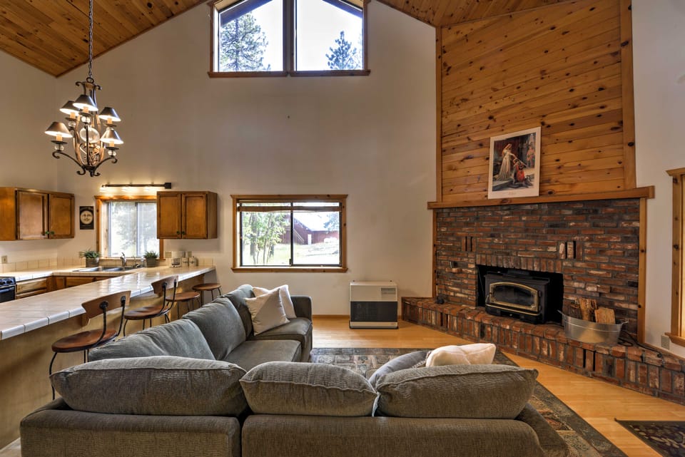 Ashland Cabin on 170 Acres w/ Mtn Views & Sauna! House in Oregon