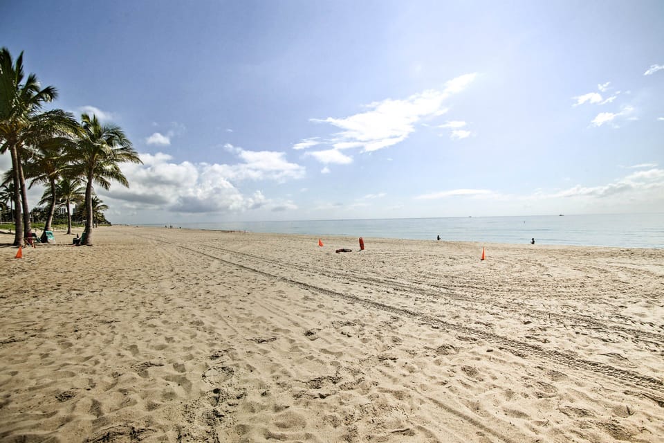 Ft Lauderdale Apt w/ Pool - 1 Mi to Beach Access! Apartment in Nurmi Isles