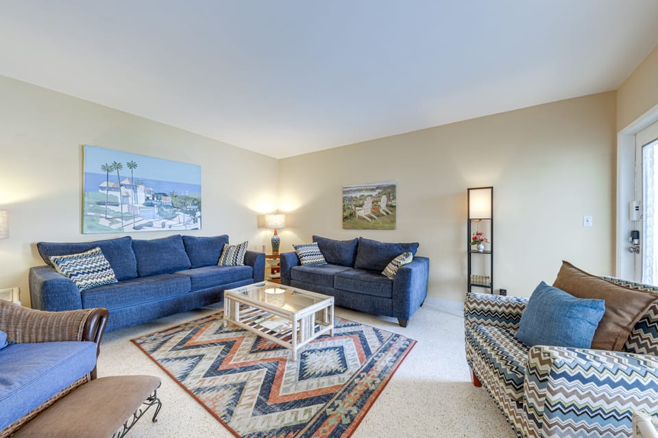 Ft Lauderdale Apt w/ Pool - 1 Mi to Beach Access! Apartment in Nurmi Isles