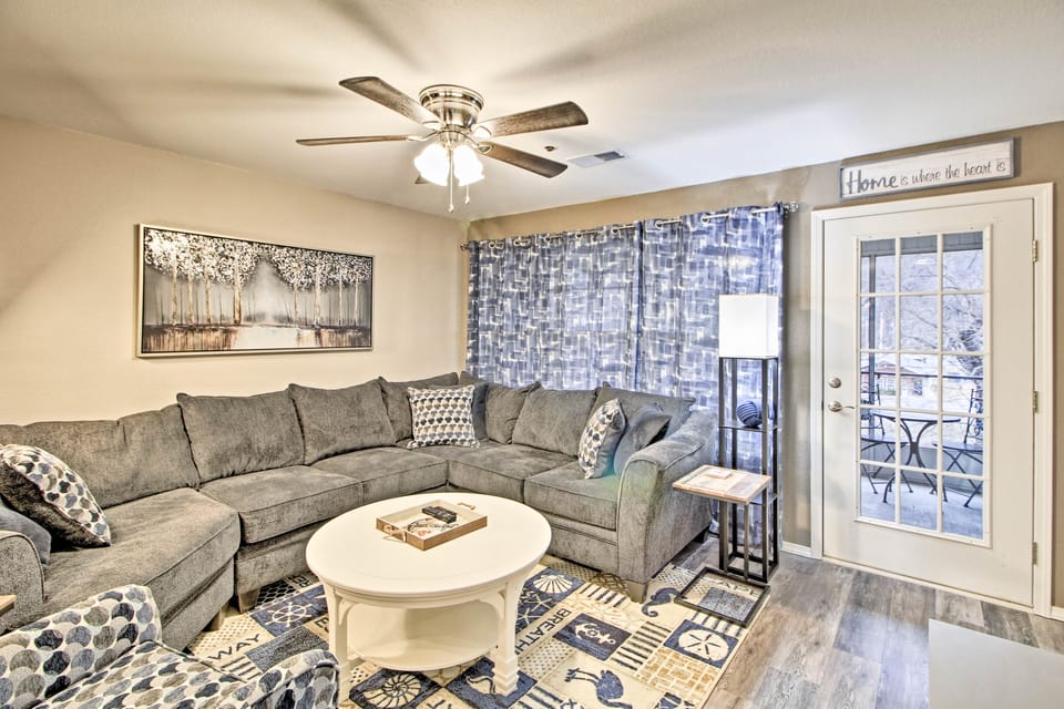 4 Mi to Strip: Cozy Lake-View Retreat in Branson Apartment in Branson