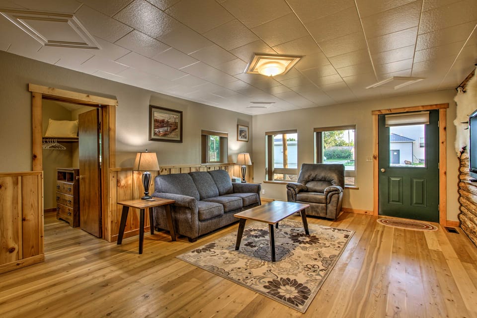 Pet-Friendly Augusta Cabin - Walk to Main Street! House in Idaho