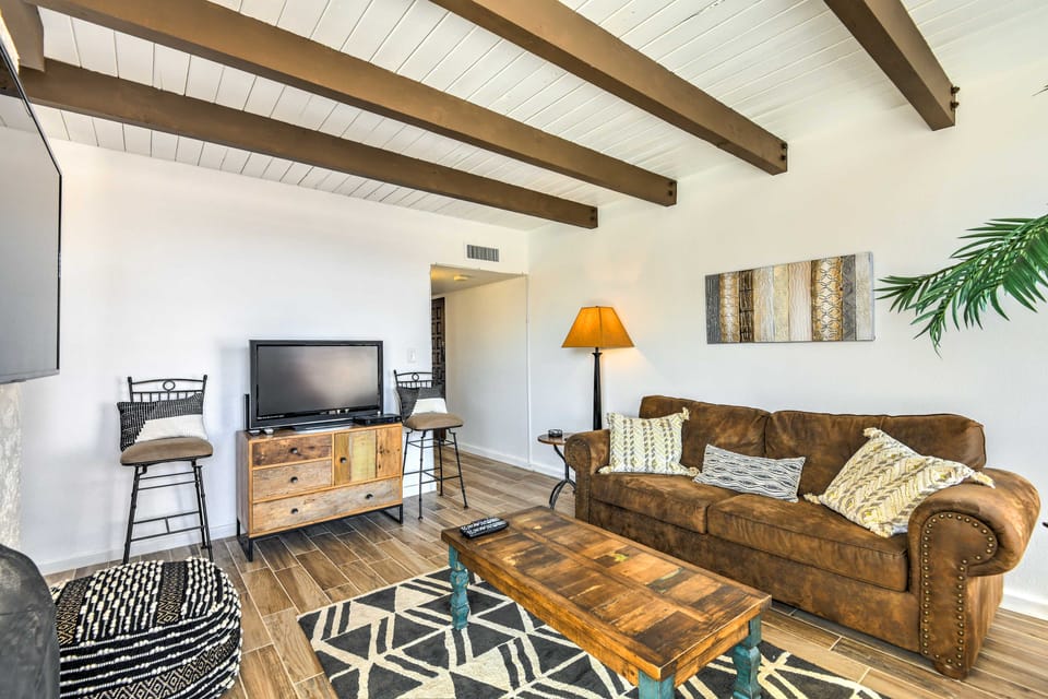 3 Mi to Old Town: Scottsdale Condo w/ Pool & Lake Apartment in McCormick Ranch