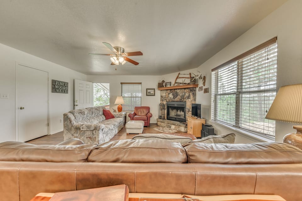 Hillside Haven w/ Deck < 2 Miles to Dwtn Ruidoso! House in Ruidoso