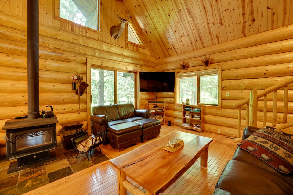 Secluded Log Cabin in NW Michigan: Hot Tub & Deck House in Michigan