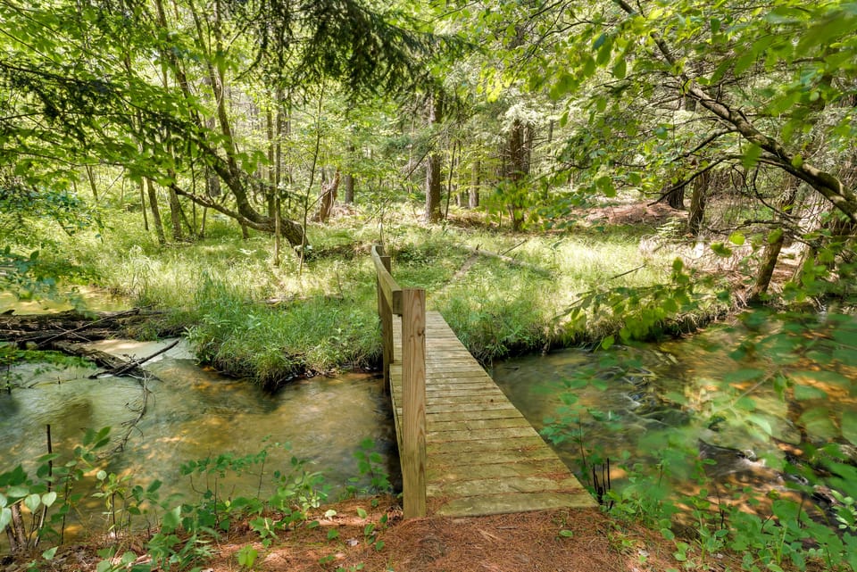 Secluded Log Cabin in NW Michigan: Hot Tub & Deck House in Michigan