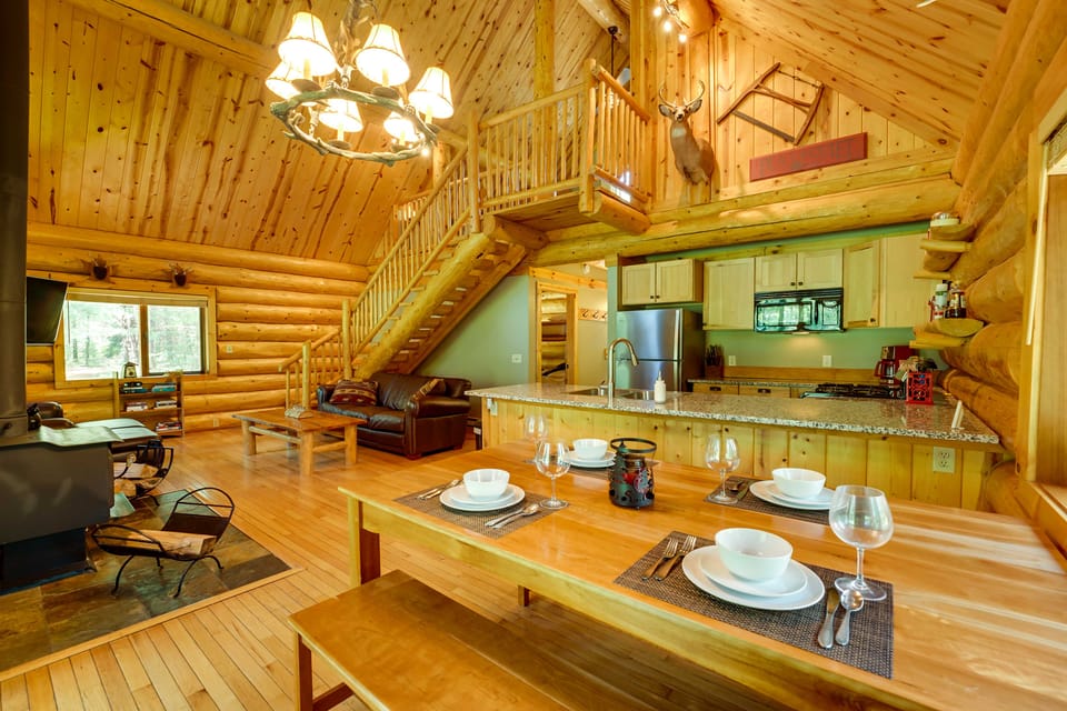 Secluded Log Cabin in NW Michigan: Hot Tub & Deck House in Michigan