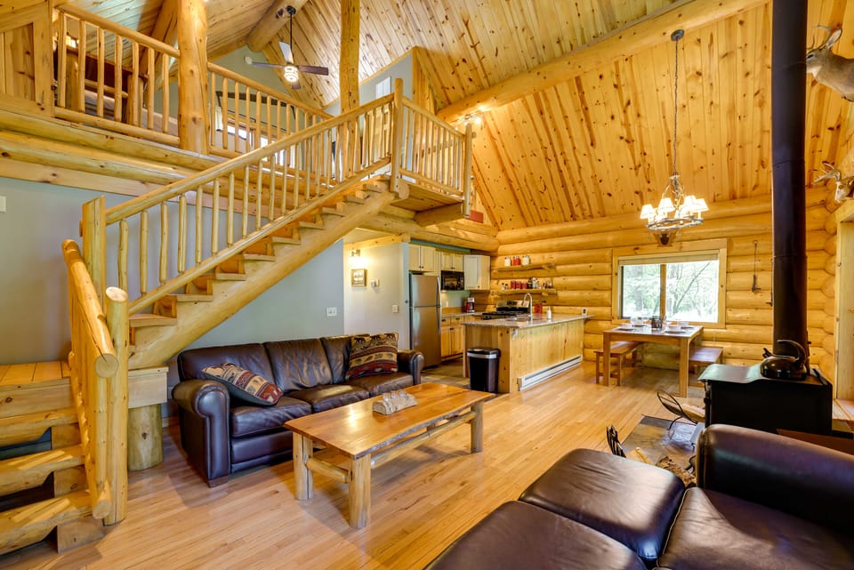 Secluded Log Cabin in NW Michigan: Hot Tub & Deck House in Michigan