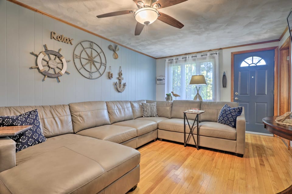 Football Fans Lake Retreat - 5 Mi to Gillette! House in Massachusetts