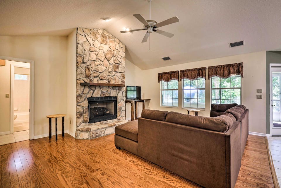 Charming Waldo Getaway Near Lake Santa Fe! House in Florida