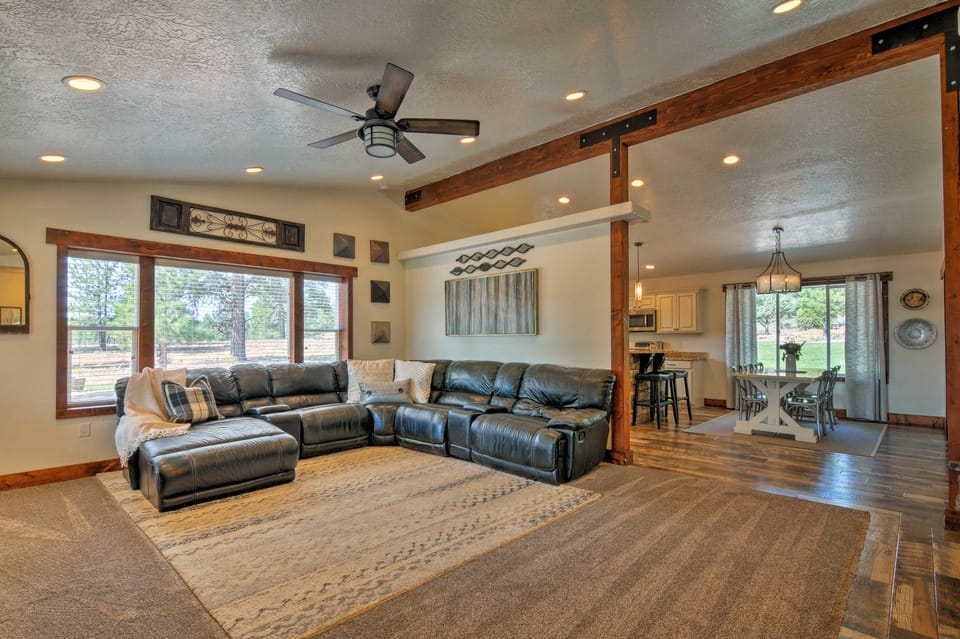 Luxe Home ~ 2 Mi to Bryce Canyon National Park! House in Utah