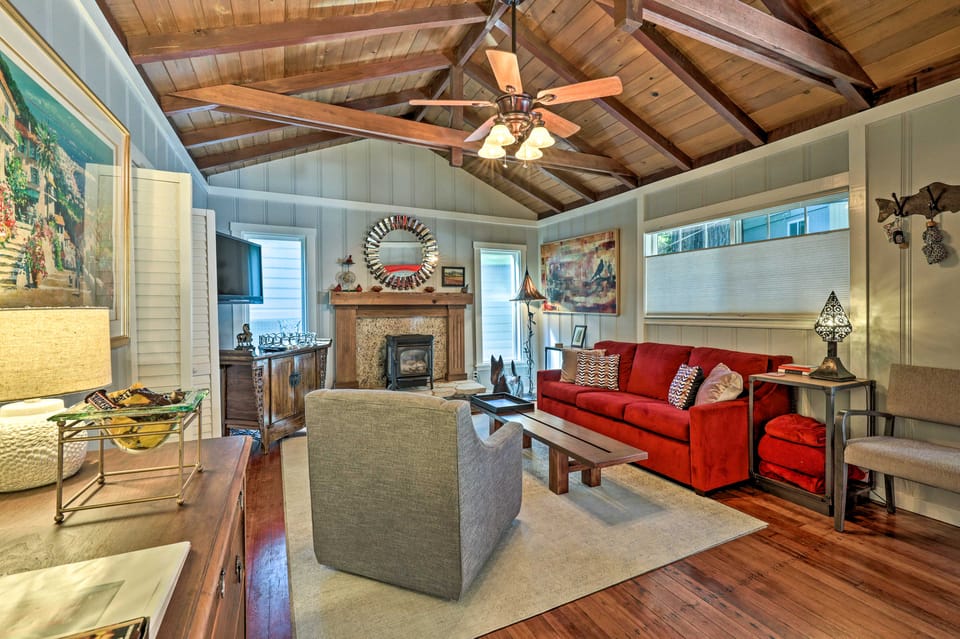 Redwoods Cabin w/ Hot Tub: Walk to Russian River! House in Russian River