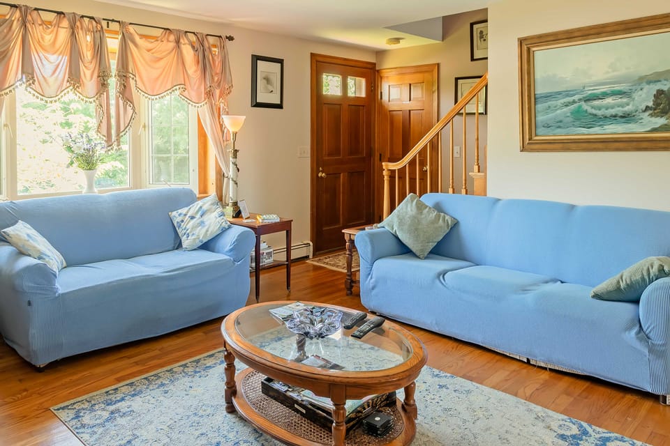 Walk to Beach & Main St: Dog-Friendly Cape Cod Gem House in Hyannis