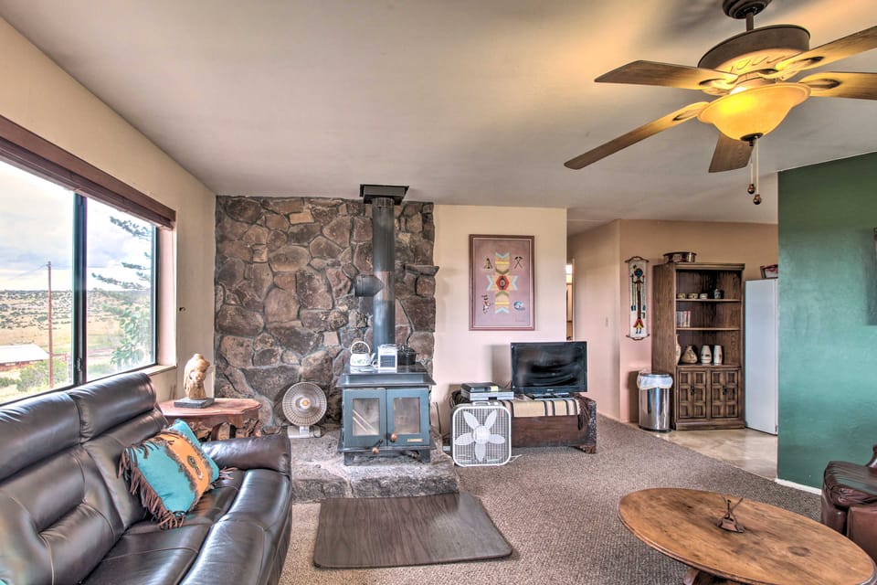 Peaceful Ranch Cabin, 3 Mi to Becker Lake! House in Arizona