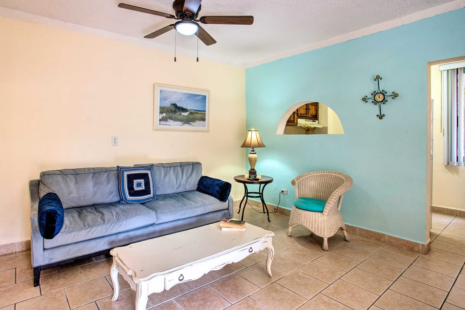 Marina Sol Los Cabos Haven - Walk to Medano Beach! Apartment in Cabo San Lucas
