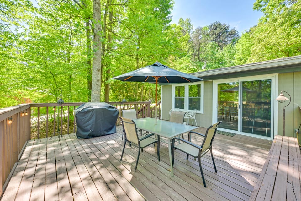 Dock & Pavilion! Lake Norman Retreat on Quiet Cove House in Lake Norman