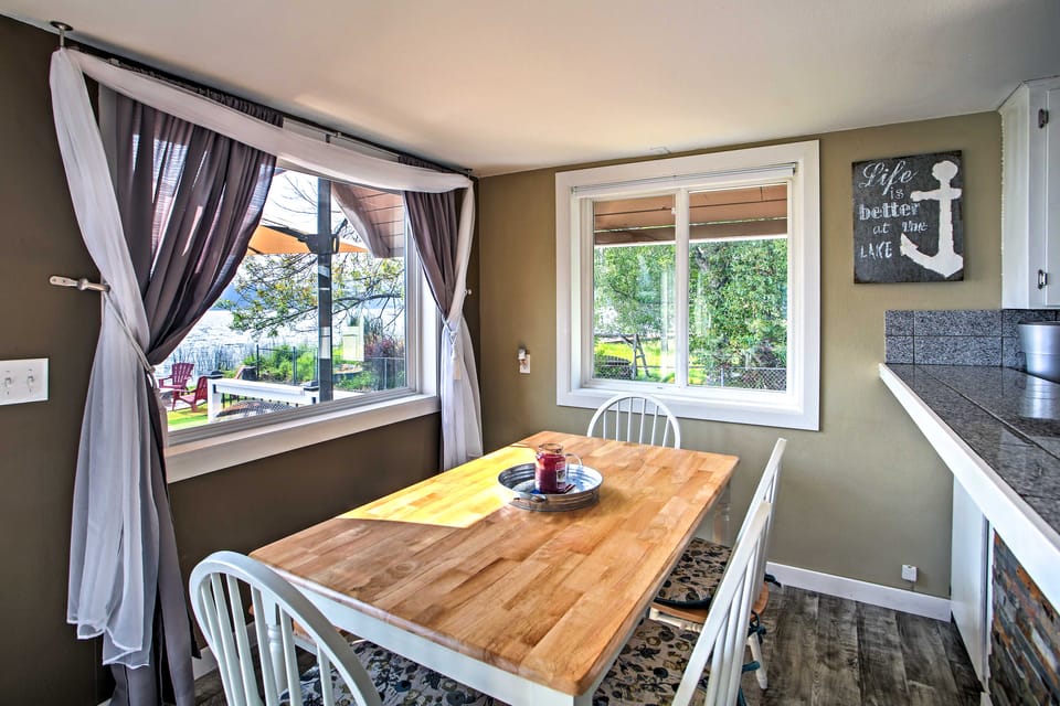 Modern Lake Lawrence Retreat w/ a Deck & Dock! House in Washington