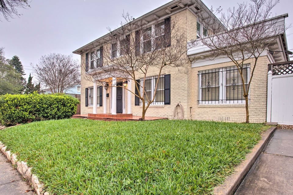 Corpus Christi Home w/ Pool & Hot Tub: Walk to Bay House in Nueces County