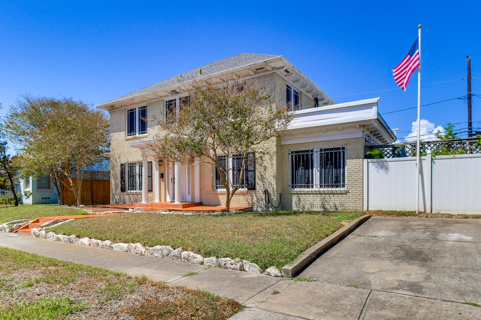 Corpus Christi Home w/ Pool & Hot Tub: Walk to Bay House in Nueces County