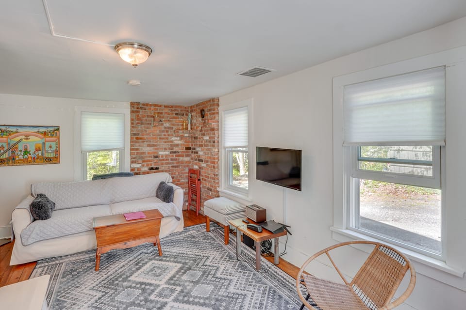 Updated/Pet-Friendly Cabin By Hikes and Woodstock! House in Capital District, NY, USA