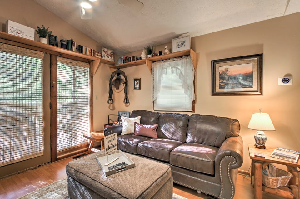 Gatlinburg Home w/ Hot Tub ~ 4 Mi to Town! House in Gatlinburg