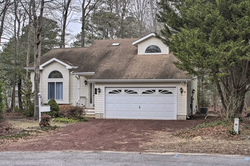 Pool Access, Deck & Grill: Ocean Pines Getaway House in Ocean Pines