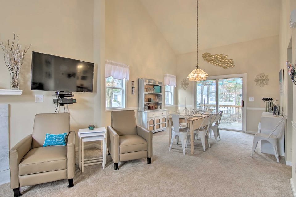 Pool Access, Deck & Grill: Ocean Pines Getaway House in Ocean Pines