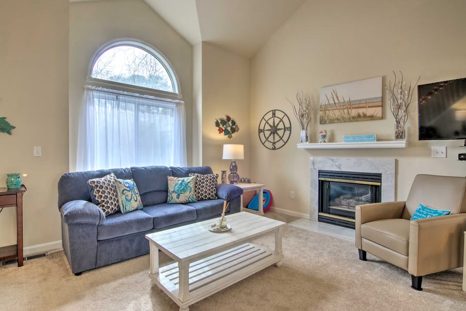 Pool Access, Deck & Grill: Ocean Pines Getaway House in Ocean Pines