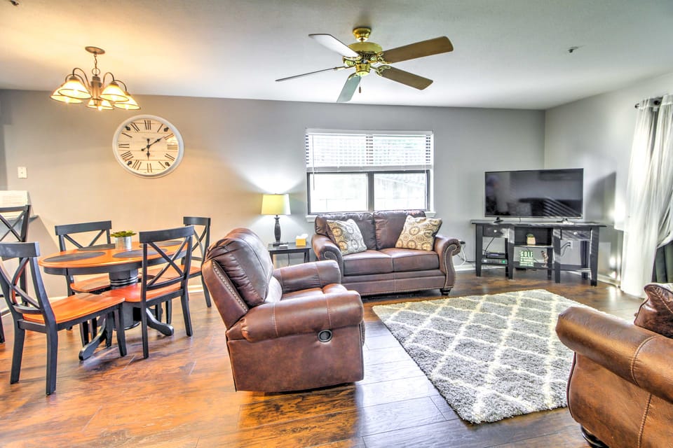 Cozy Pointe Royale Condo ~ 4 Mi to Table Rock Lake Apartment in Branson