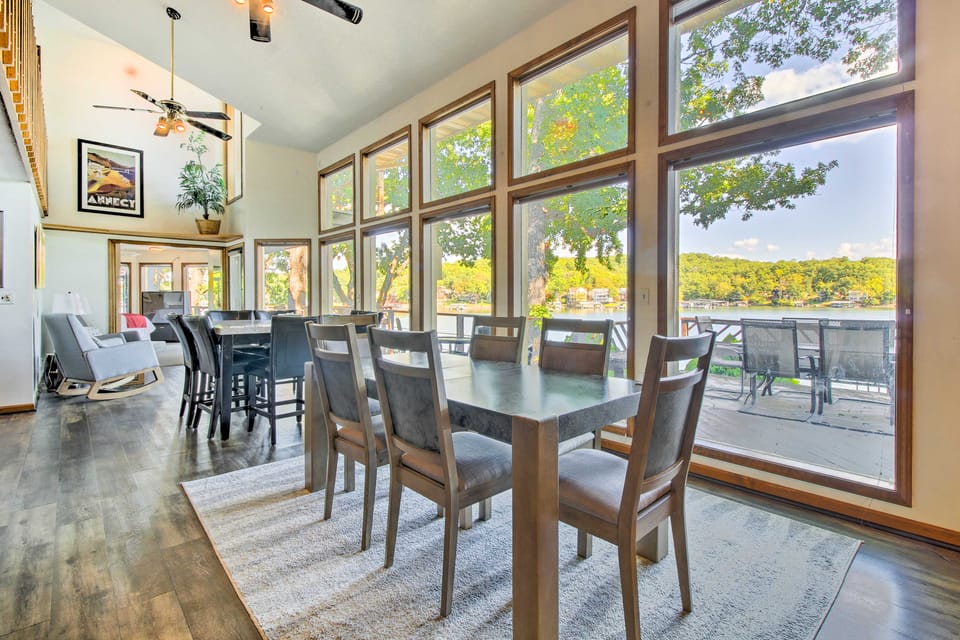 Sunrise Beach Waterfront Estate Great for Families House in Lake of the Ozarks