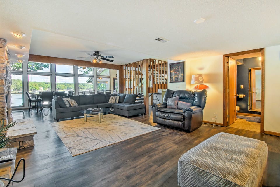 Sunrise Beach Waterfront Estate Great for Families House in Lake of the Ozarks