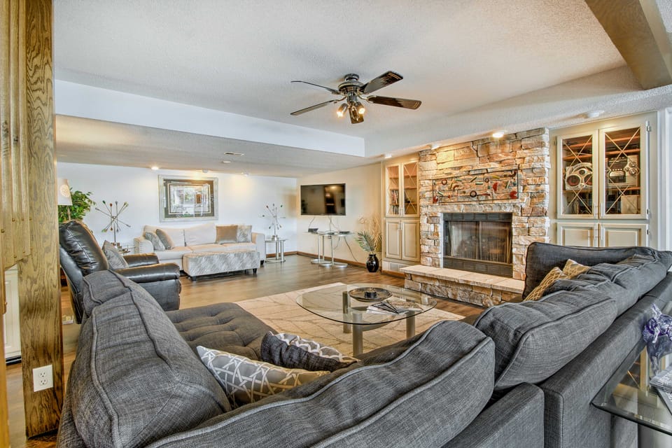 Sunrise Beach Waterfront Estate Great for Families House in Lake of the Ozarks